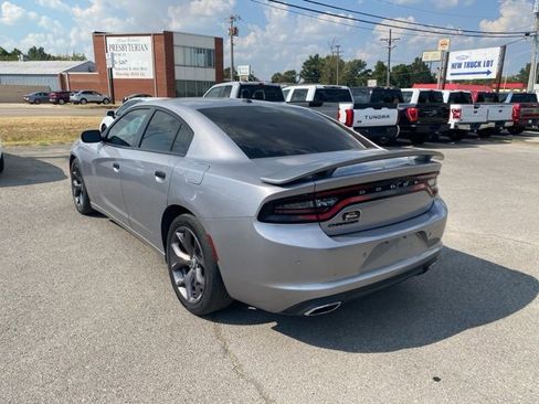 Used 2017 Dodge Charger SE w/ Popular Equipment Group image 4