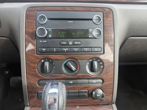 Used 2008 Ford Taurus SEL image 29