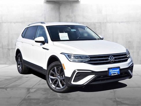 Certified 2023 Volkswagen Tiguan SE image 2