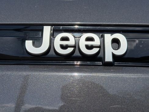 Used 2022 Jeep Grand Cherokee Summit w/ Adv Protech Group IV RWD image 11