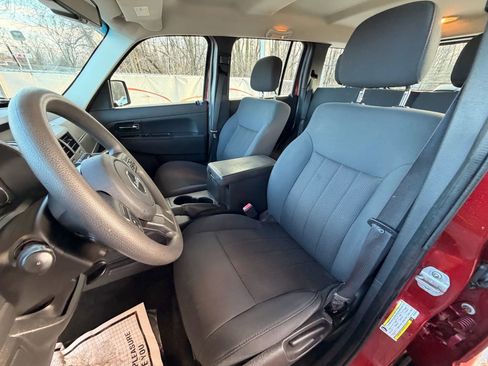 Used 2012 Jeep Liberty Sport w/ Driver Convenience Group image 16