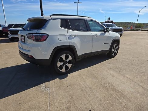 Used 2018 Jeep Compass Latitude image 5