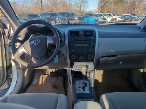 Used 2010 Toyota Corolla LE image 15