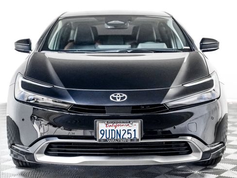 Used 2025 Toyota Prius Plug-In Hybrid image 9