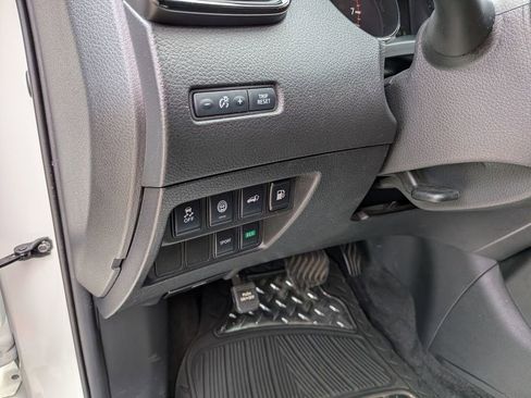 Used 2019 Nissan Rogue SV FWD image 12