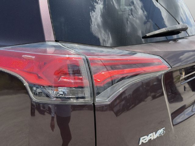 Used 2018 Toyota RAV4 XLE FWD image 14