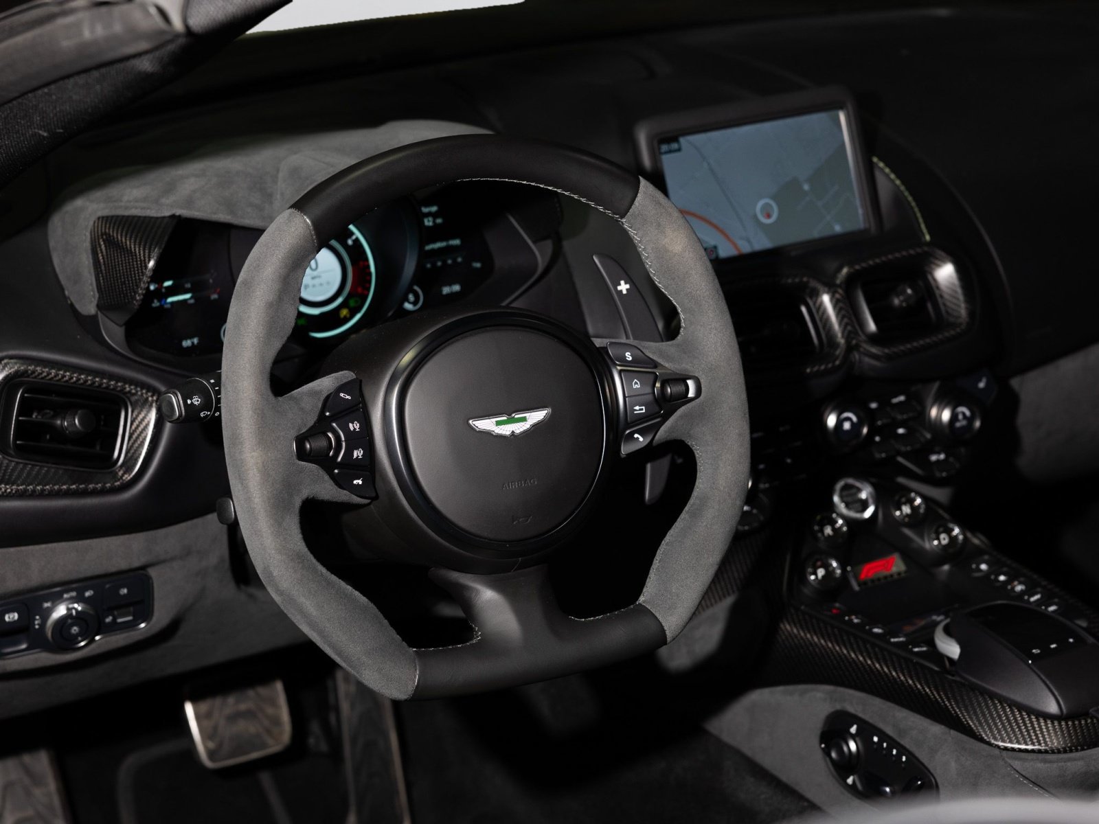 Used 2023 Aston Martin V8 Vantage Roadster RWD image 41