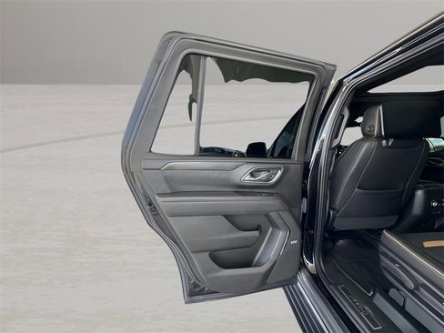 Used 2022 GMC Yukon AT4 w/ AT4 Premium Package image 19