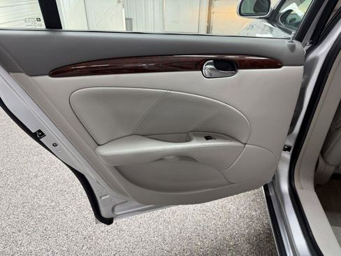 Used 2009 Buick Lucerne CXL w/ Driver Confidence Package image 28