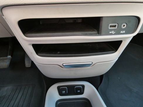 Used 2019 Chrysler Pacifica Touring Plus w/ Advanced Safetytec Group FWD image 29