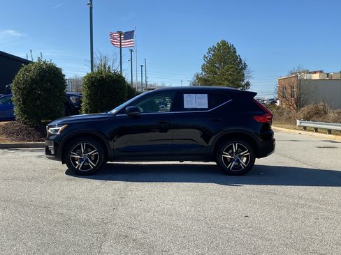 Used 2025 Volvo XC40 B5 Core image 15