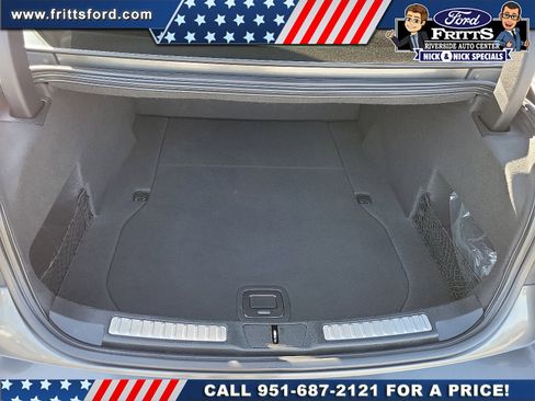 Used 2017 Lincoln Continental Select image 19