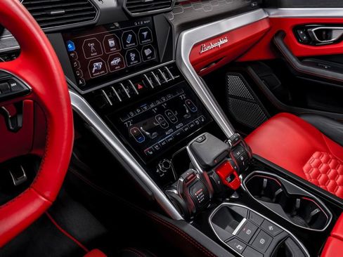 Used 2019 Lamborghini Urus image 24