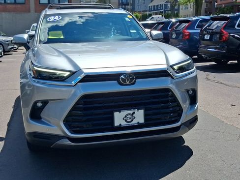 Used 2024 Toyota Grand Highlander AWD image 2