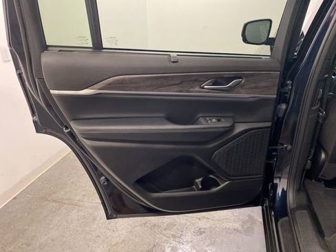 Used 2024 Jeep Grand Cherokee L Limited w/ Luxury Tech Group II image 28