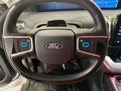 Used 2025 Ford Expedition Platinum AWD/4WD image 14