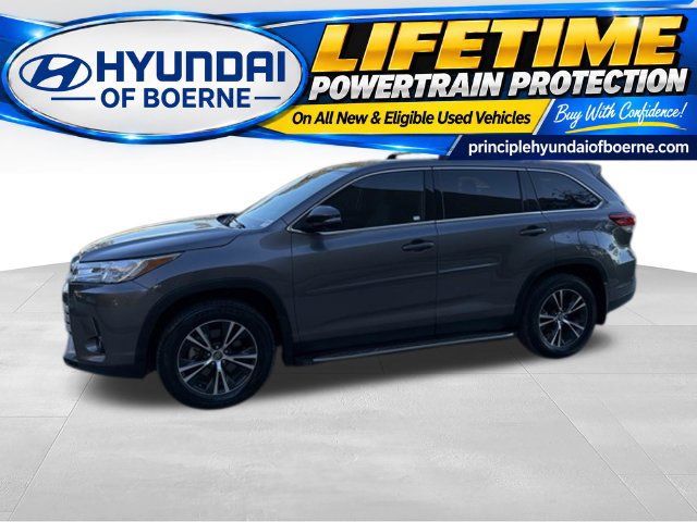 Used 2019 Toyota Highlander Plus FWD image 1