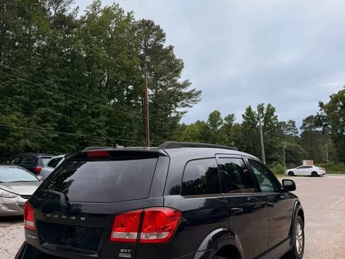 Used 2014 Dodge Journey SXT w/ Flexible Seating Group FWD image 3