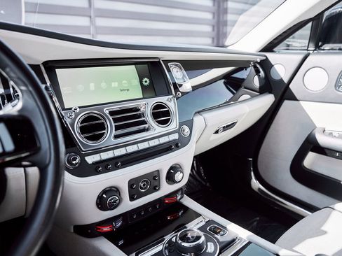 Used 2015 Rolls-Royce Wraith image 59