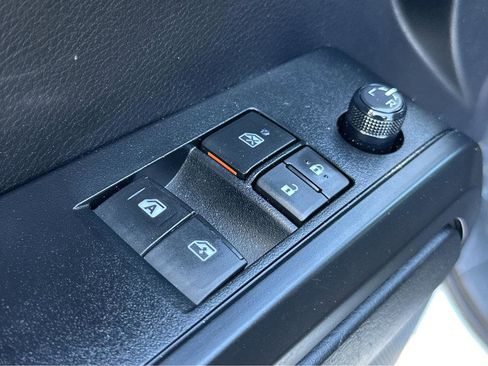 Used 2019 Toyota Tacoma SR image 33