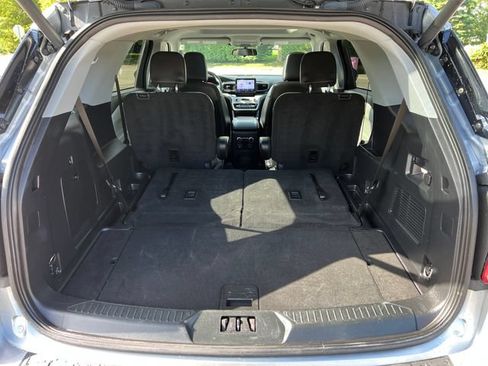 Used 2023 Ford Explorer XLT w/ Equipment Group 202A AWD/4WD image 29