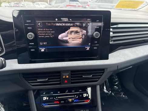 New 2026 Volkswagen Jetta SE image 9