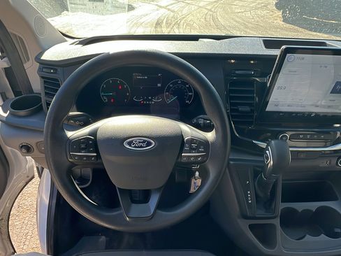 Used 2024 Ford Transit 350 XLT image 24