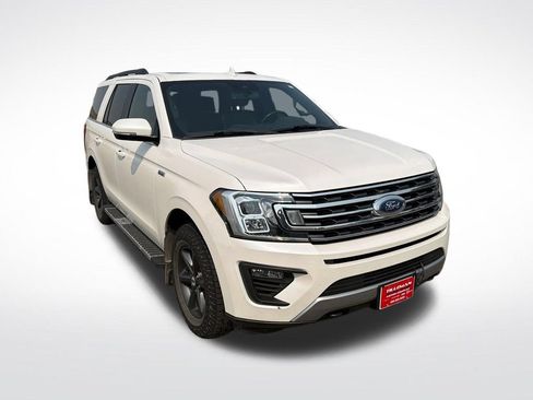 Used 2018 Ford Expedition XLT w/ Equipment Group 202A AWD/4WD image 10