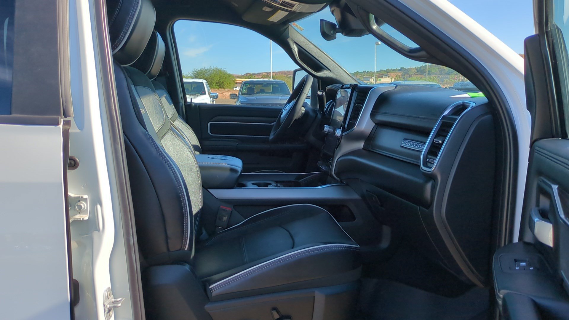 Used 2025 RAM 2500 Laramie AWD/4WD image 30