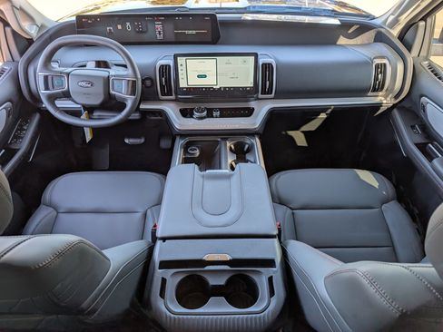 New 2025 Ford Expedition Active image 10