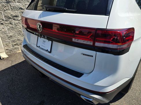 Used 2024 Volkswagen Atlas Peak Edition SE AWD/4WD image 23