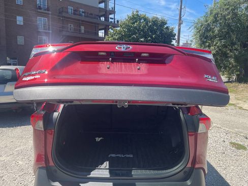 Used 2023 Toyota RAV4 XLE Premium image 17