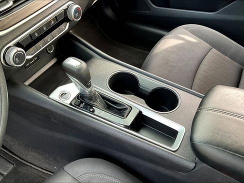 Used 2025 Nissan Altima 2.5 SV FWD image 18