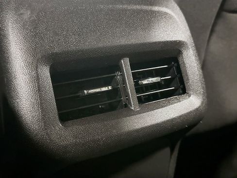 Used 2020 Chevrolet Equinox LS image 29