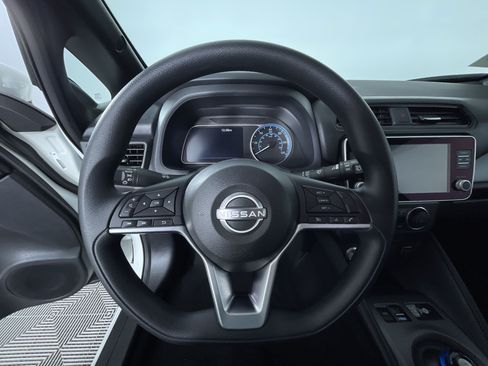 Certified 2025 Nissan Leaf S FWD image 16