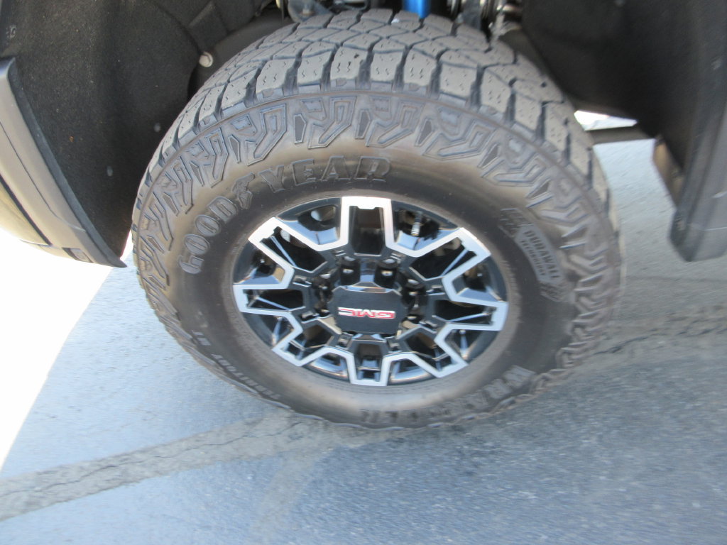 Certified 2025 GMC Sierra 2500 AT4X AWD/4WD image 17