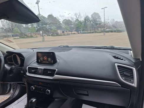 Used 2018 MAZDA MAZDA3 Touring image 27