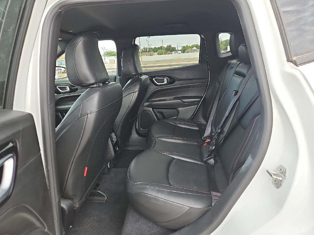 Used 2025 Jeep Compass Trailhawk AWD/4WD image 11