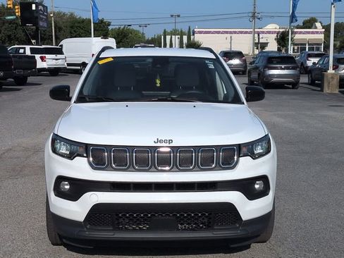 Used 2022 Jeep Compass Latitude FWD image 2