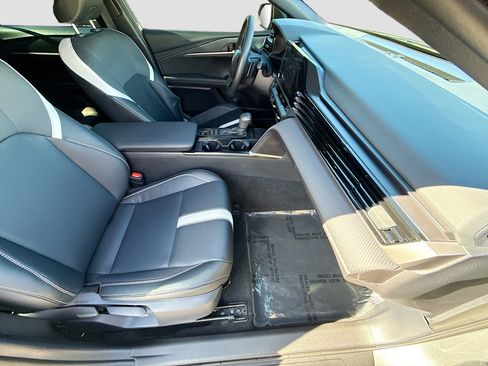 Used 2025 Toyota Camry SE image 14