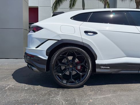Used 2023 Lamborghini Urus Performante image 9