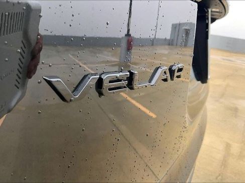 New 2026 Land Rover Range Rover Velar Dynamic SE image 9