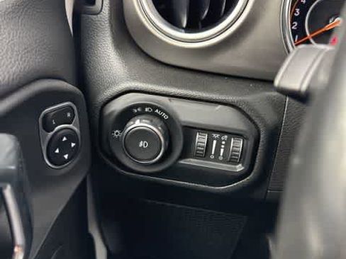 Used 2022 Jeep Wrangler Unlimited Sahara image 18