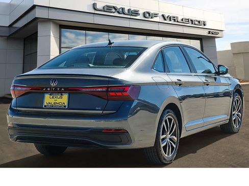 Used 2025 Volkswagen Jetta SE image 4