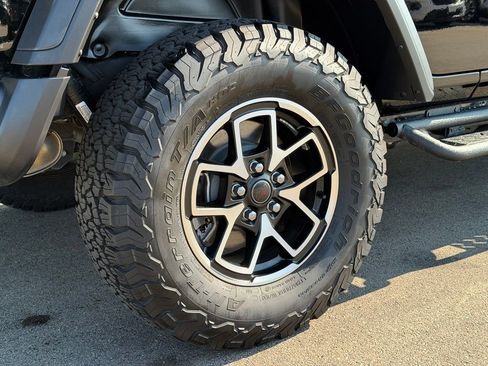 Used 2025 Jeep Wrangler Unlimited Rubicon w/ Convenience Group AWD/4WD image 26