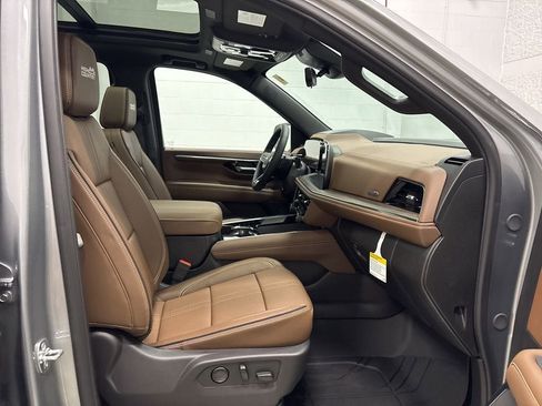 New 2026 Chevrolet Suburban High Country AWD/4WD image 36