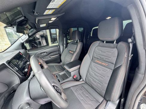 Used 2025 Nissan Frontier PRO-4X image 8