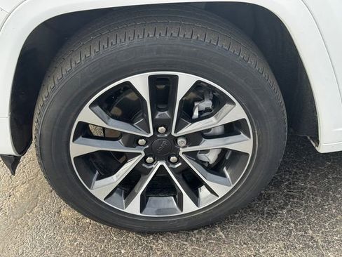 Certified 2023 Jeep Grand Cherokee Overland image 10