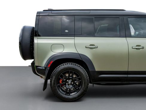 Used 2023 Land Rover Defender 110 X AWD/4WD image 6