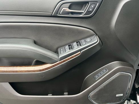 Used 2020 Chevrolet Suburban LT image 28